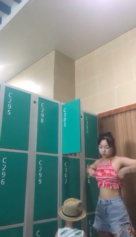 坑爹女主播潜入浴场更衣室洗浴间偷拍今天选的时间段还不错有不少年轻妹子-蝌蚪窝|成人|91PORNY|九色